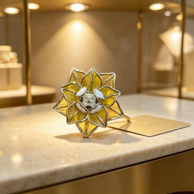 Chanel Brooch 09yxs53